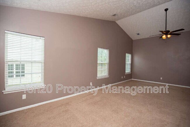 Building Photo - 6 Woodmere Ct