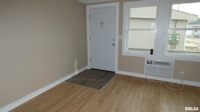 Building Photo - 2703 Pine St