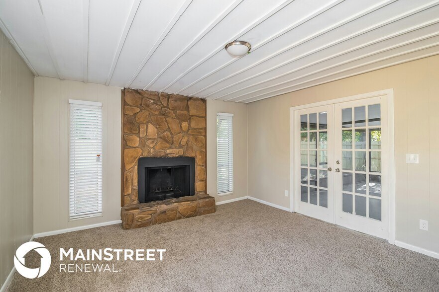 Building Photo - 5027 McManus Dr