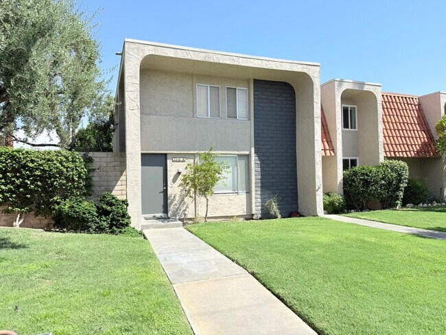 Building Photo - Spacious 3-Bedroom Condo in the Indian Can...