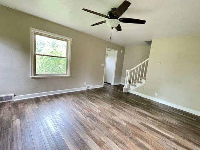 Building Photo - WOODLAND - Exceptional 2 Bedroom Available!