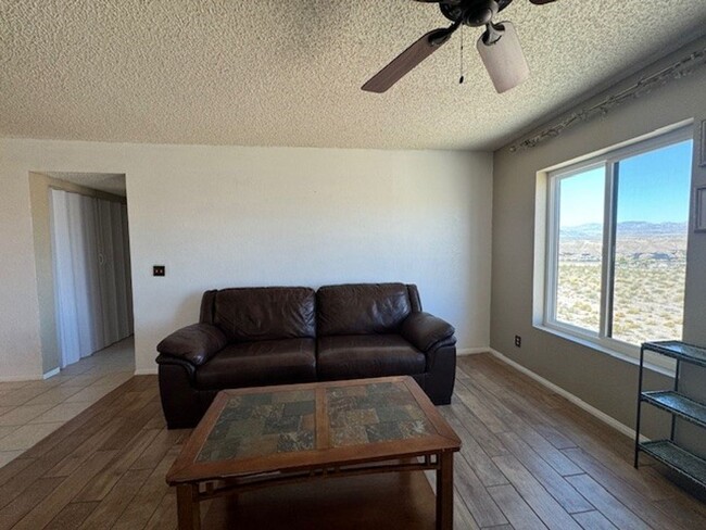 Building Photo - River Bluffs 2Bedroom, 2bath w/Bonus room/...