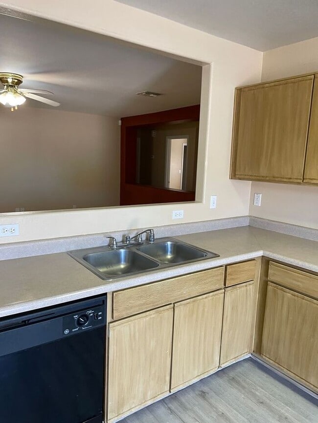 Building Photo - COMING SOON! Bright Open Floorplan in El Mirage