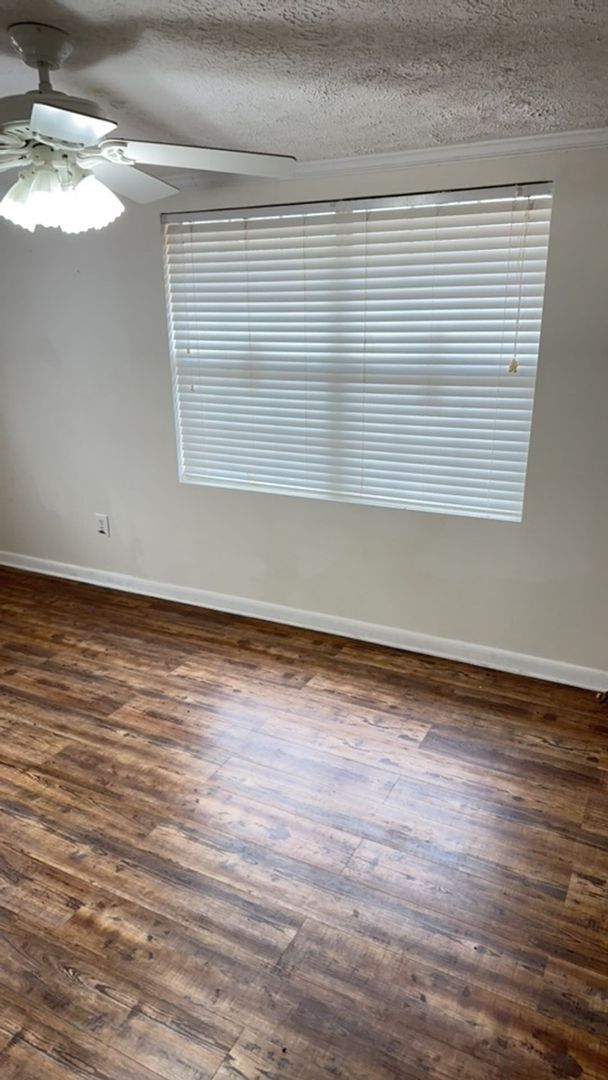 Building Photo - 502 Wagon Wheel Rd