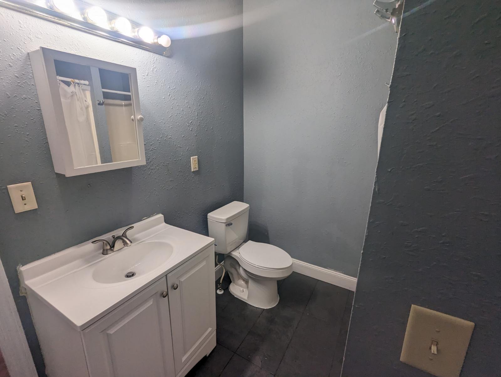 Other bathroom - 319 Van Buren St