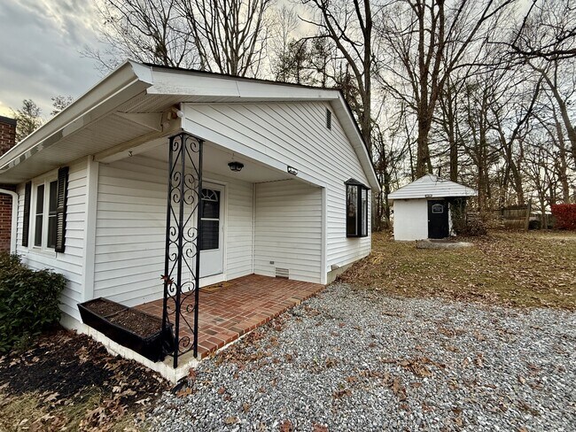 Building Photo - 117 Holly Ave