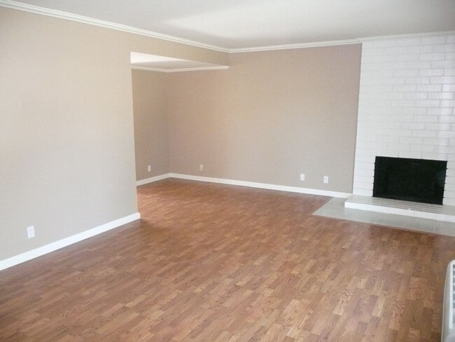 Building Photo - 4 bedroom home in Tustin