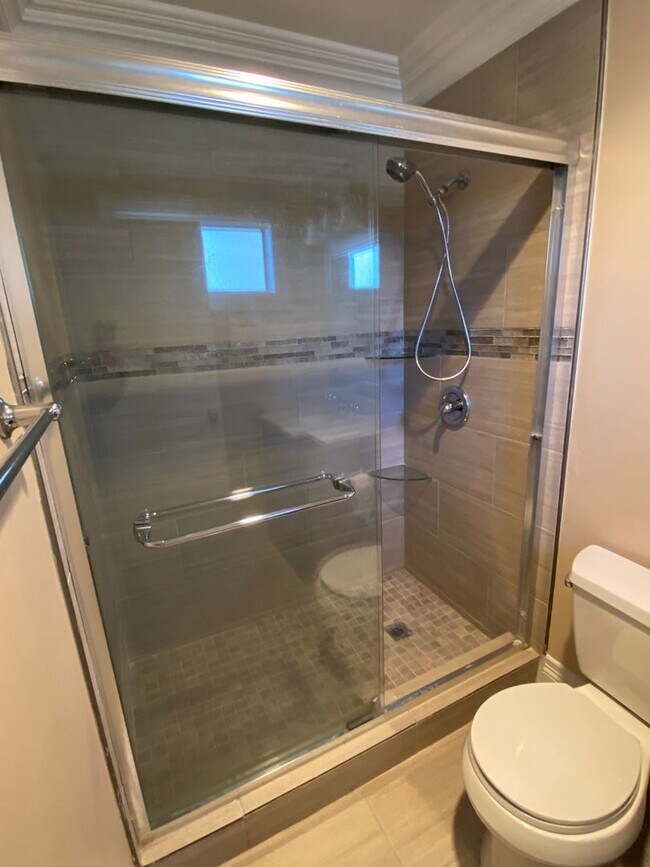 Building Photo - Villa Montevina 2 Bedroom Condo!