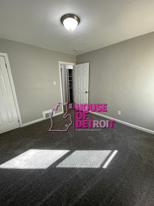 Building Photo - 3 BEDROOM | 1 BATH | FREE PRE SCREEN