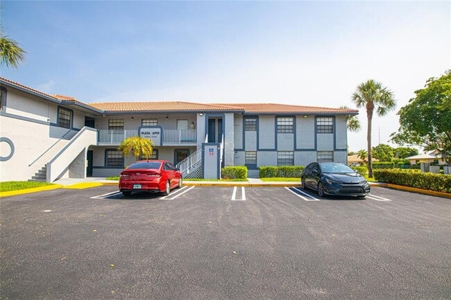 Building Photo - 10687 Royal Palm Blvd