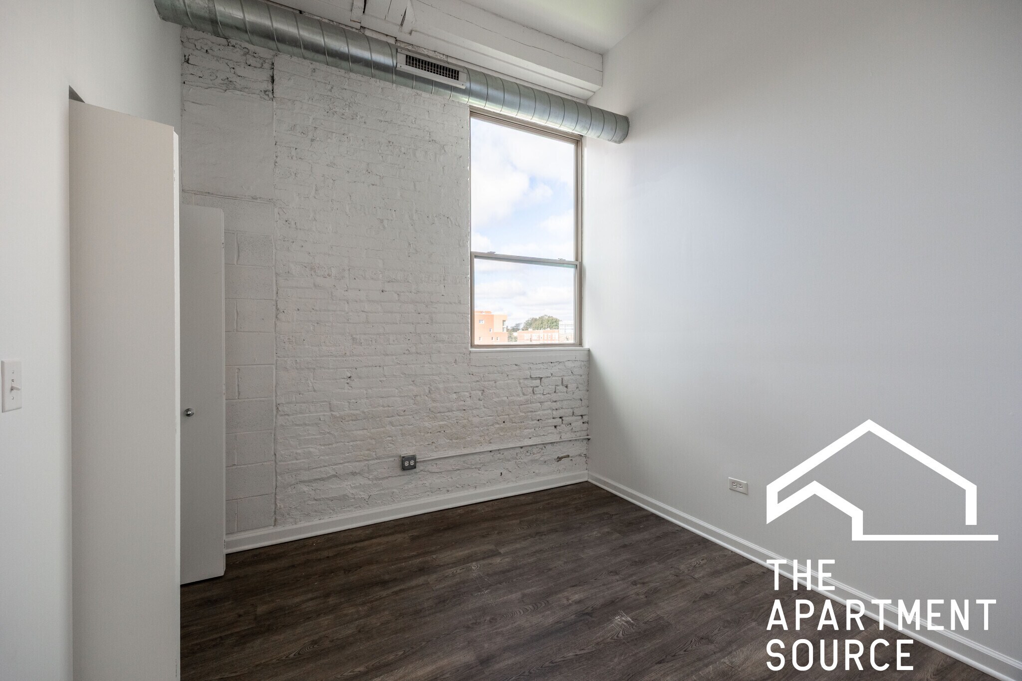 Building Photo - 930 W Dakin St