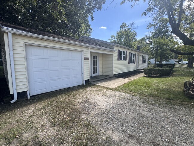 Building Photo - 821 County Rd 1625 N