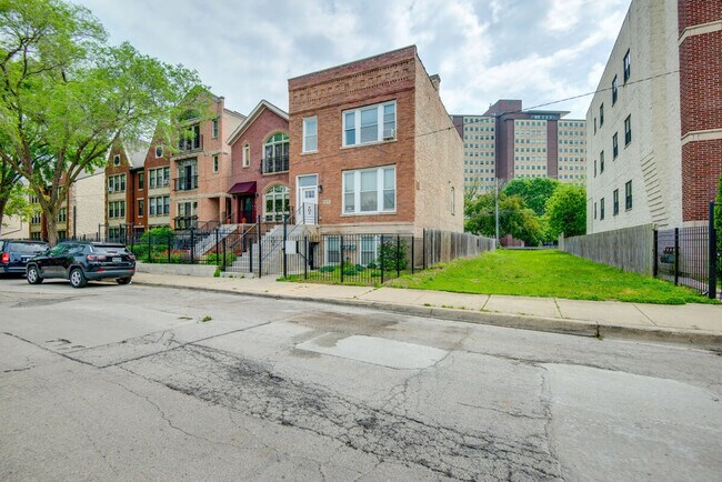 Building Photo - 4241 S Langley Ave
