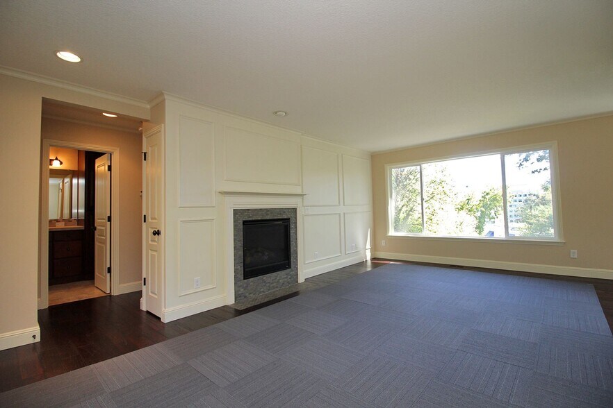 Building Photo - 3328-3328 SW 10th Ave