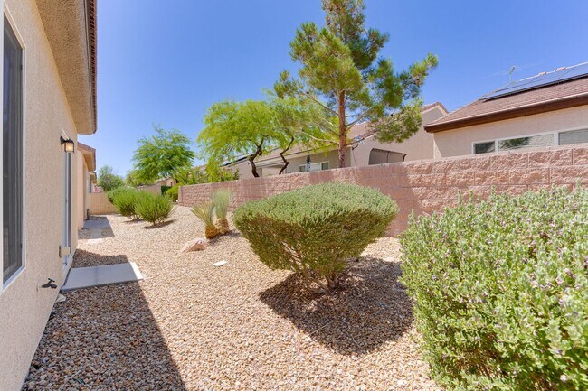 Building Photo - Spacious & Bright 3-Bed Home in Desirable ...