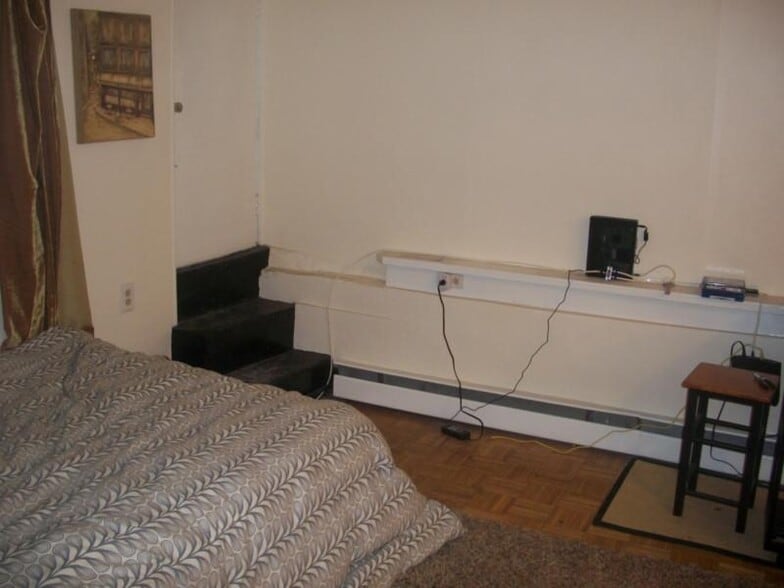 Building Photo - 40 Anderson St