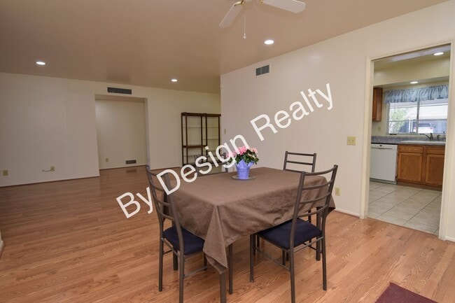 Building Photo - 55+ Townhome for Rent - Spacious 3BR/2BA w...