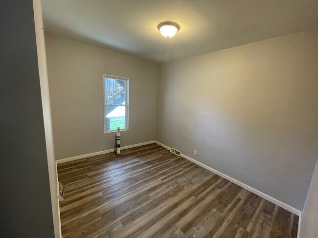 Building Photo - 1917 61st St