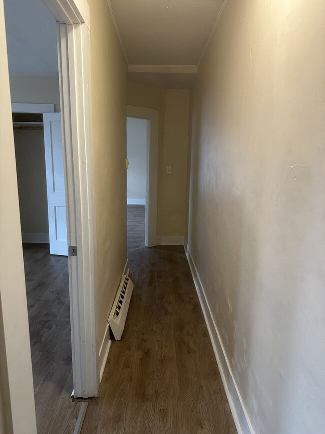 Building Photo - 160-162 Center Street