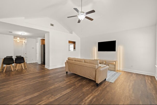 Building Photo - 16 Ristona Dr