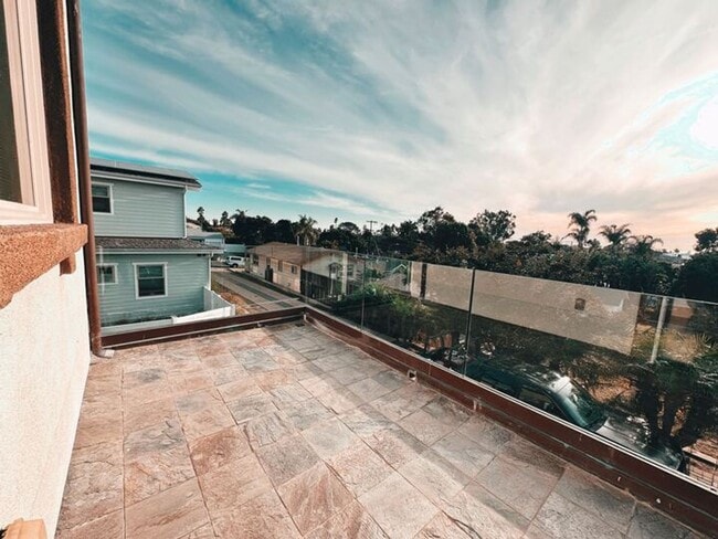 Building Photo - Spacious 6 Bed in Carlsbad with Ocean Views and Roof Top deck, 1 mile to the Beach!!