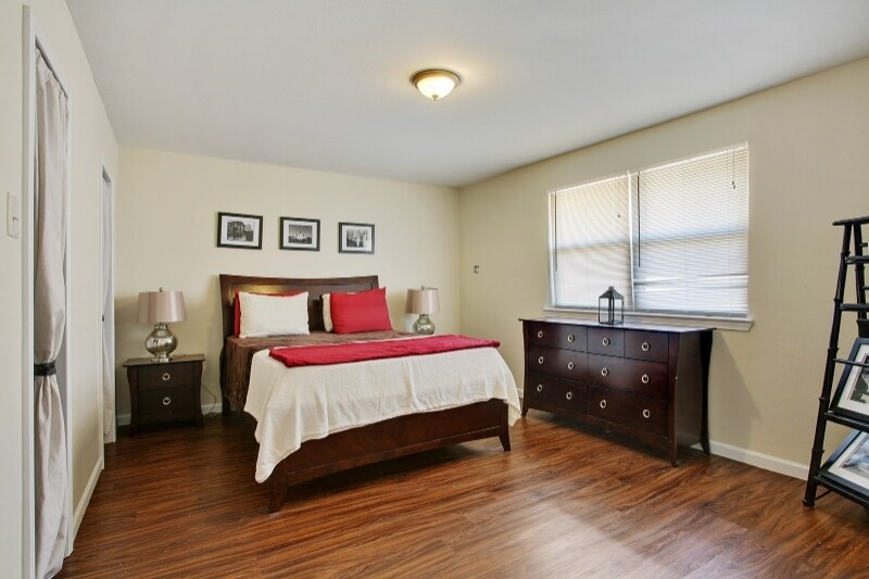 Building Photo - 2216 Glasgow Dr