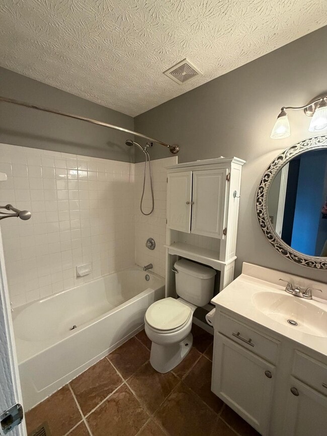 Building Photo - 8735 Olenbrook Dr