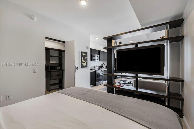 Building Photo - 398 NE 5th St