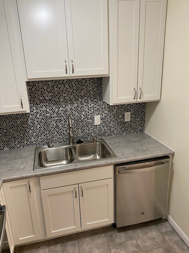 Building Photo - 7681 Brams Hill Dr