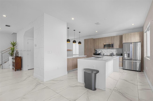 Building Photo - 10373 NW 68th Terrace