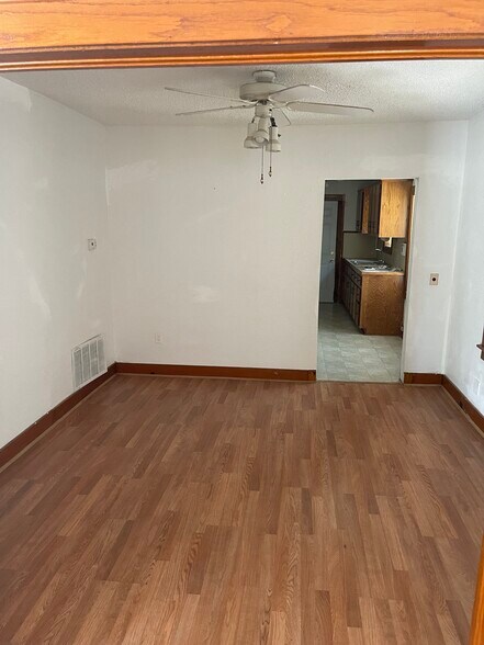 Building Photo - 303 N Julian St