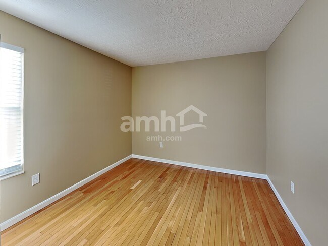 Building Photo - 447 Hartford Ct