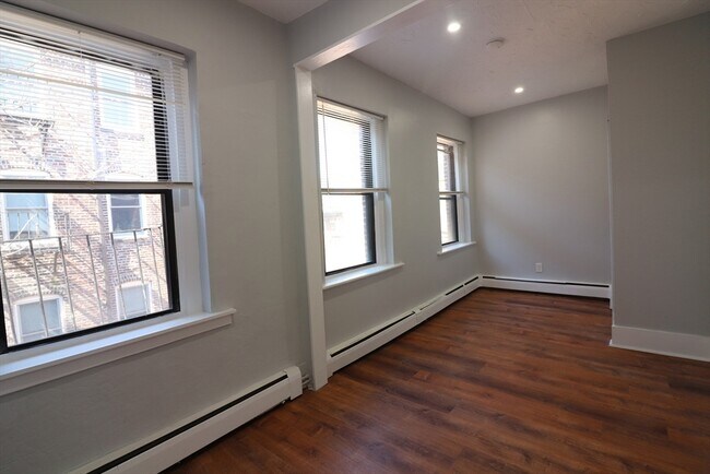 Building Photo - 39 Irving St