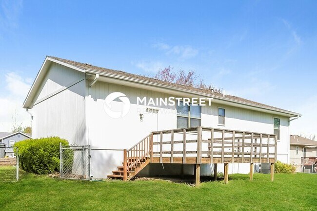 Building Photo - 3 Bedroom Pet-Friendly Home in Pleasant Hi...