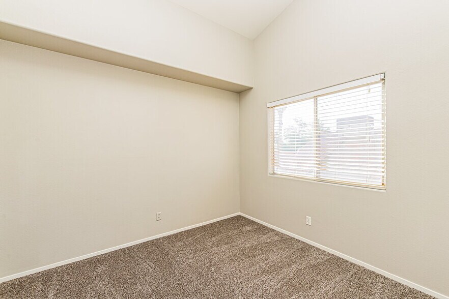 Building Photo - 4616 Reliant