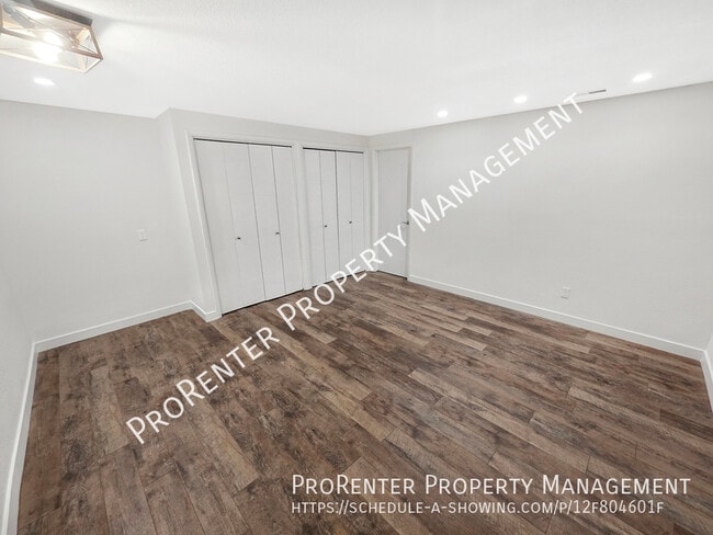 Building Photo - 975 Essex Ct Way