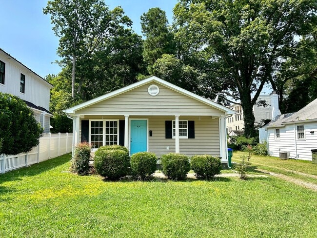 Primary Photo - Charming 3 bedroom, 2.5 bath cottage within minutes to Shoppes at Willow Lawn, Carytown