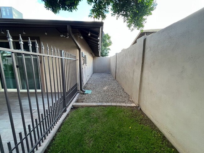 Building Photo - Elegant North Glendale Retreat with Premium Upgrades