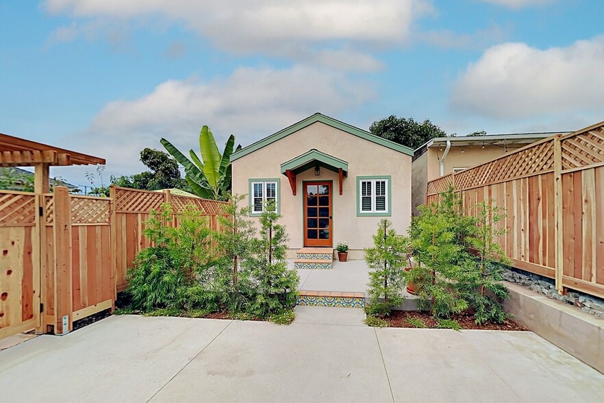 Building Photo - 1205 Blanchard St