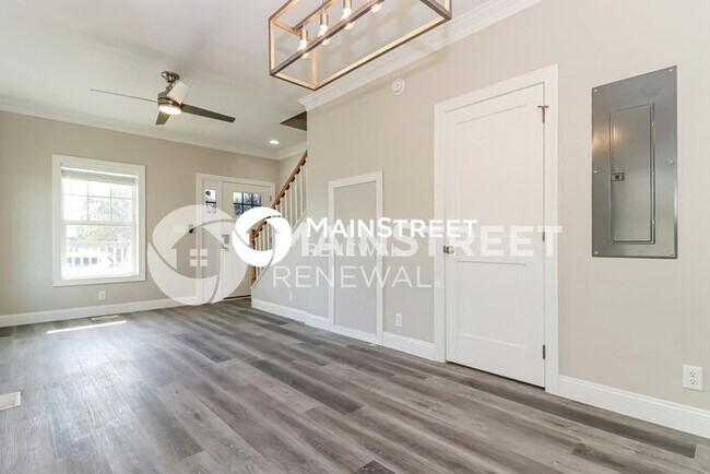 Building Photo - 2 Bedroom Pet-Friendly Home in St. Petersb...