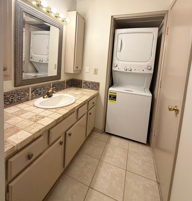 Building Photo - 2001 Bering Dr