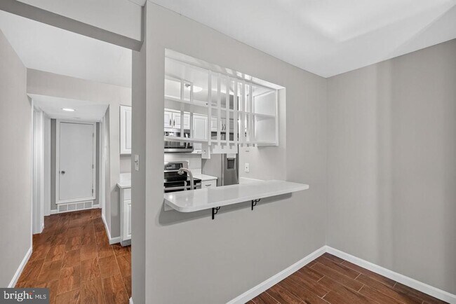 Building Photo - 8509 Barrington Ct