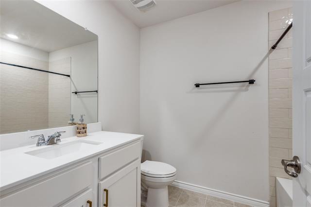 Building Photo - 816 Goldenrod Ln