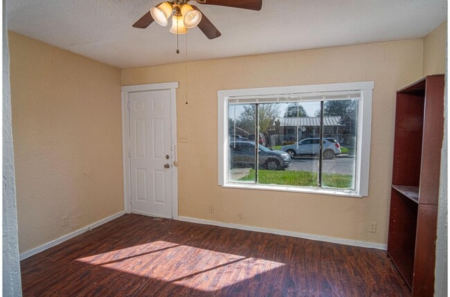 Building Photo - Great Home Near AT&T Center and Downtown!