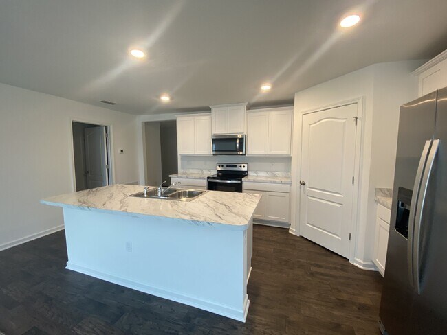 Building Photo - Beautiful 4-Bedroom Home in Cross Creek – Resort-Style Amenities & Convenient Clay County Location!