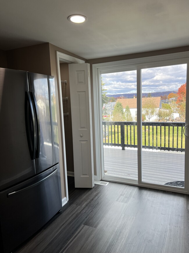 Building Photo - 5303 Woodland Rd