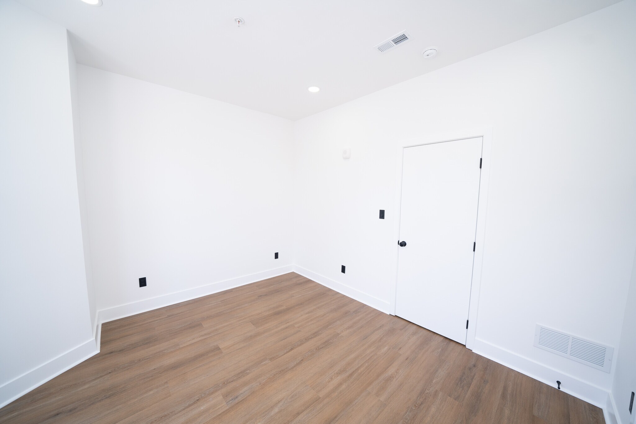 Building Photo - 4927 Catharine St