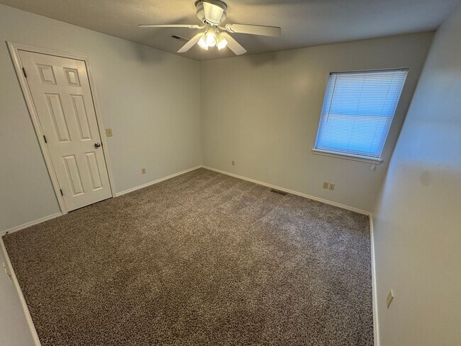 Building Photo - BEAUTIFUL PATIO  HOME IN NIXA