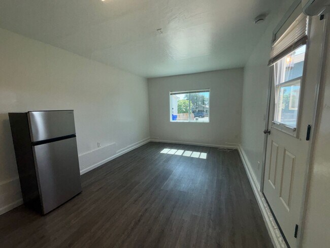 Building Photo - 4006-4008 DELTA STREET