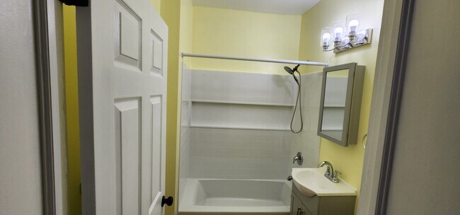 Building Photo - 1193 W Onondaga St